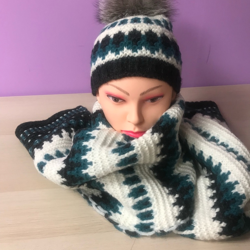 Brooks Brothers Black and White Knit Hat and Scarf Set
